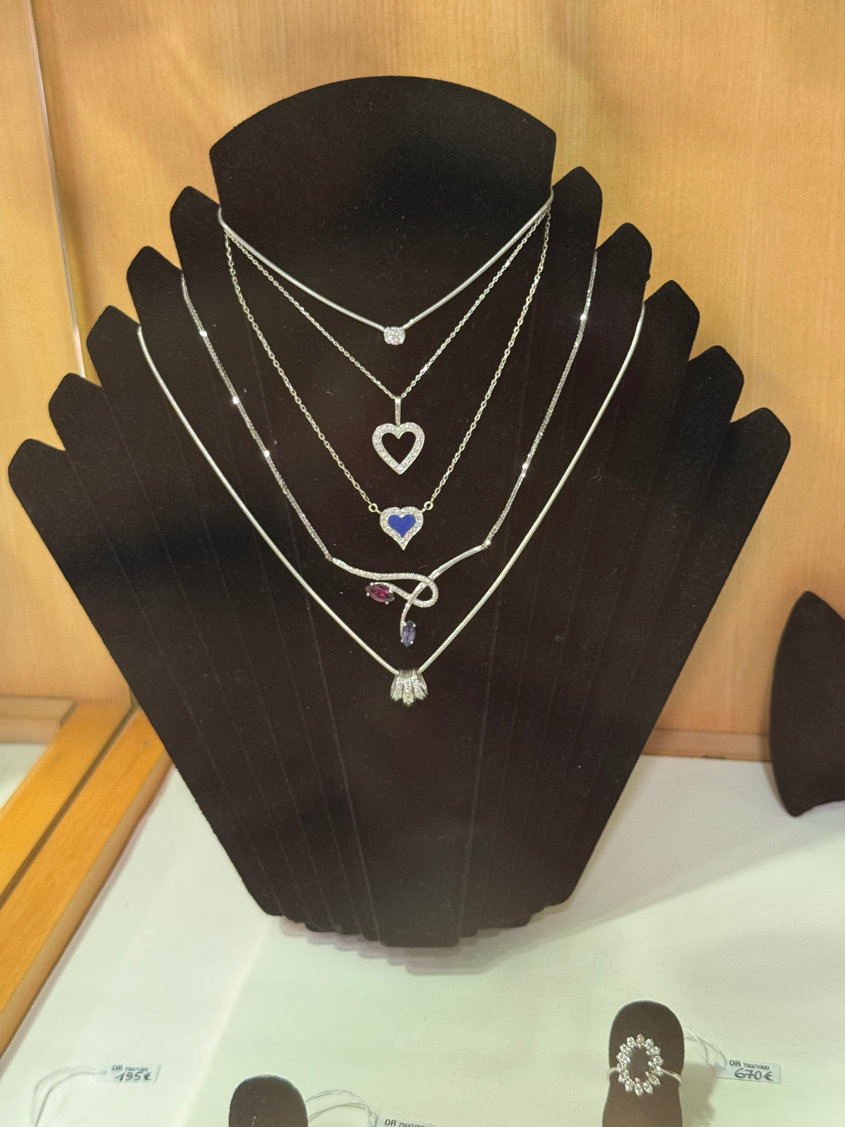 Collier torsadé diamants et saphirs seconde main