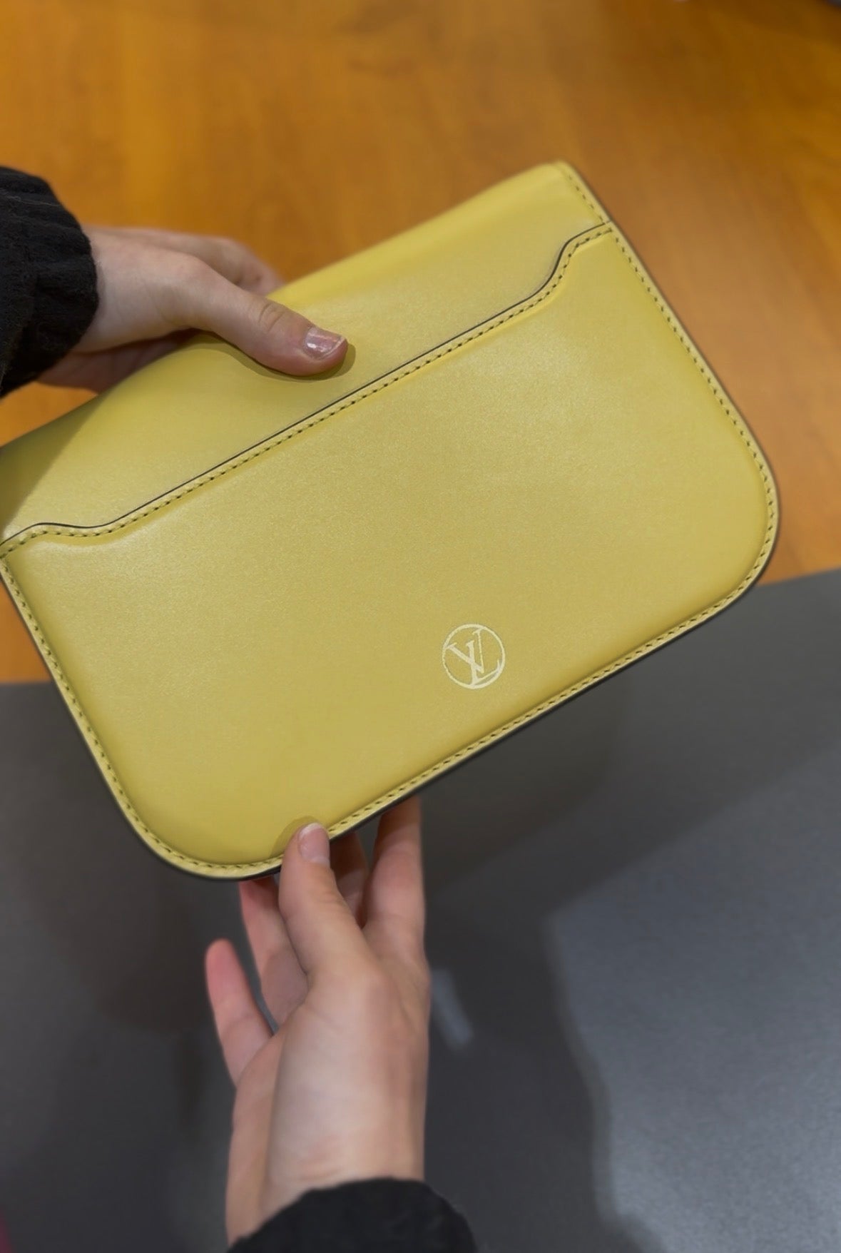 Sac Louis Vuitton Orsay MM en cuir jaune – Neuf Seconde main authentifié