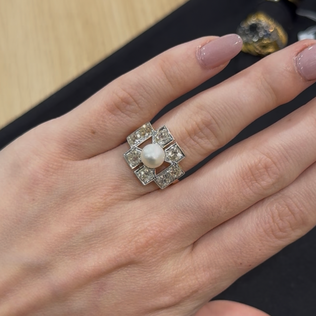 Bague en or jaune avec perle et diamants – Bijou de seconde main authentifié