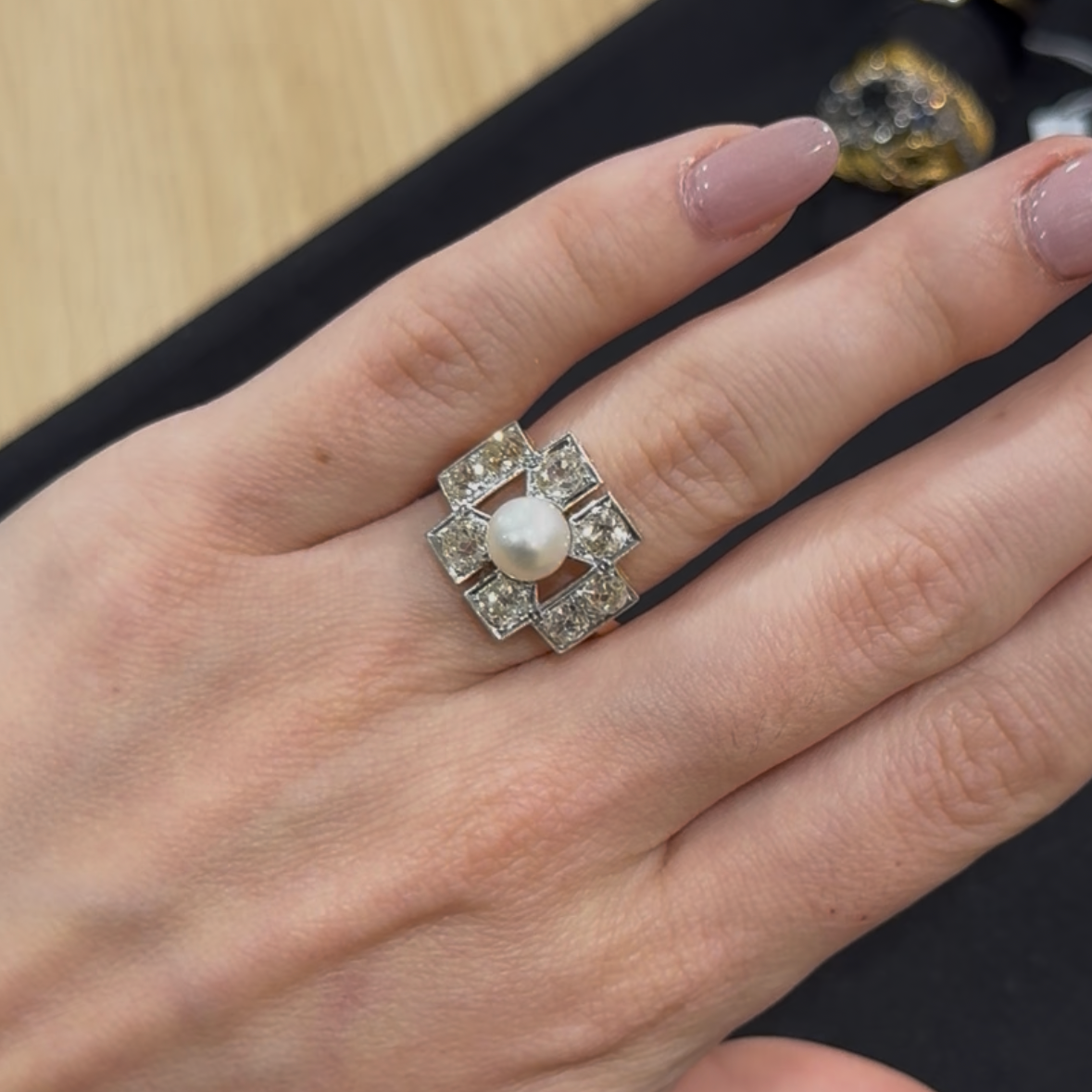 Bague en or jaune avec perle et diamants – Bijou de seconde main authentifié