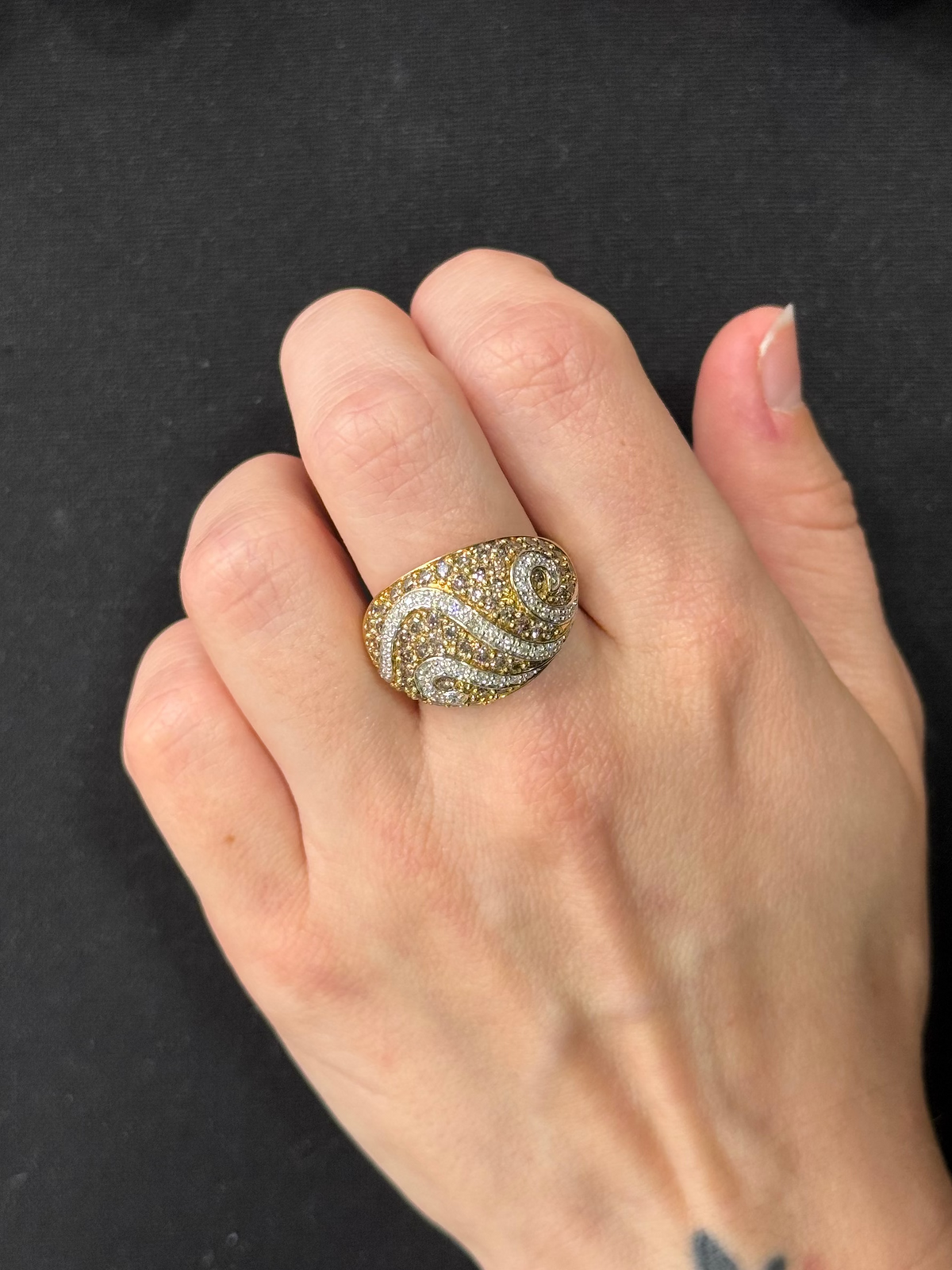 Bague or jaune diamants pavage