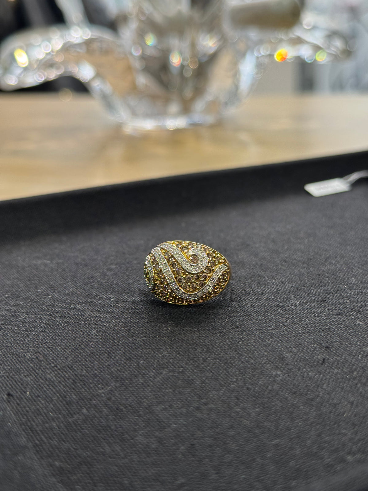 Bague or jaune diamants pavage