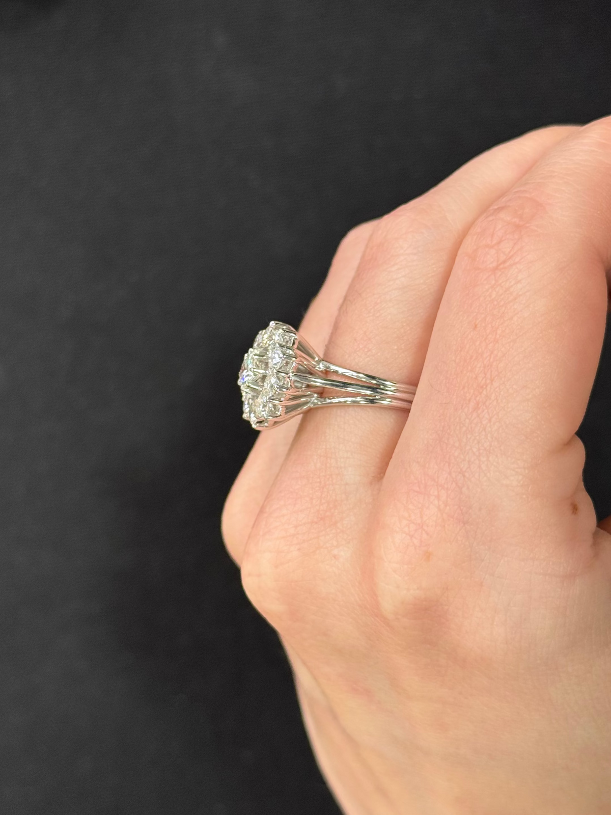 Bague or blanc diamants entourage – Bague style marguerite luxe | Argor Colmar