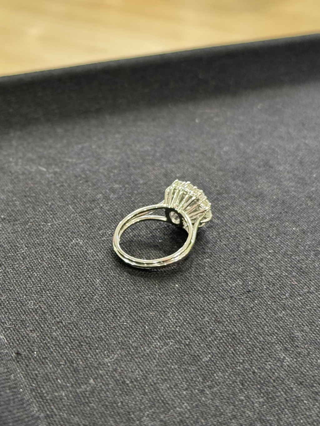 Bague or blanc diamants entourage – Bague style marguerite luxe | Argor Colmar