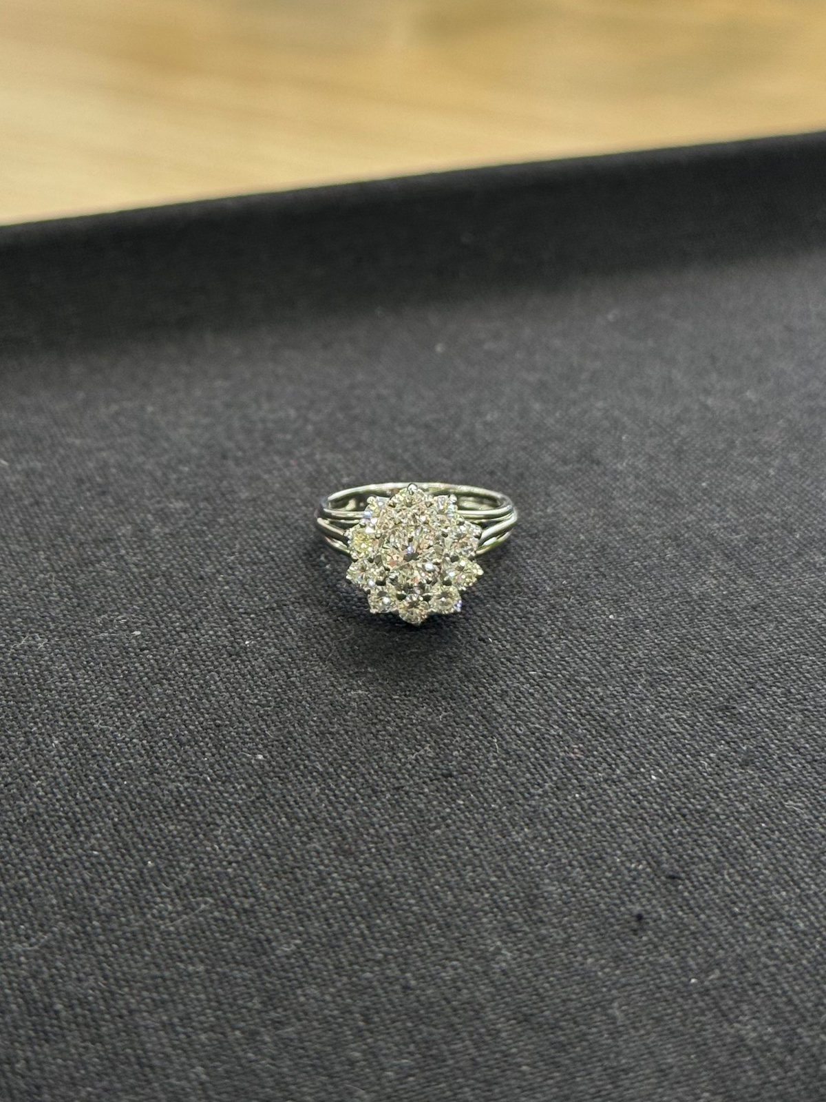 Bague or blanc diamants entourage – Bague style marguerite luxe | Argor Colmar