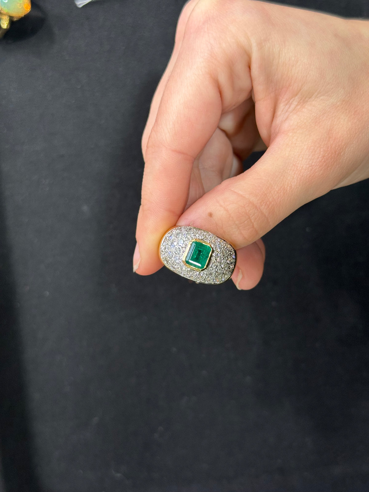 Bague chevalière or jaune émeraude et diamants – Bague vintage de caractère | Argor Colmar
