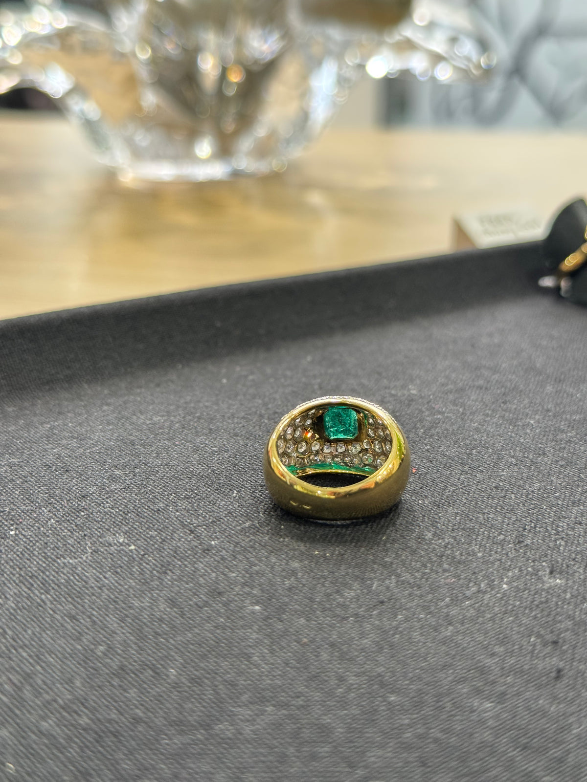 Bague chevalière or jaune émeraude et diamants – Bague vintage de caractère | Argor Colmar