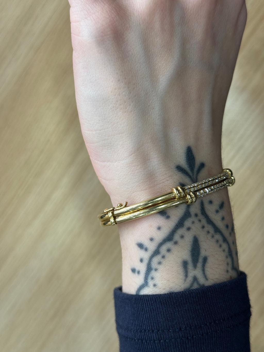 Bracelet jonc vintage en or 18 carats et diamants – Joaillerie seconde main Argor Colmar