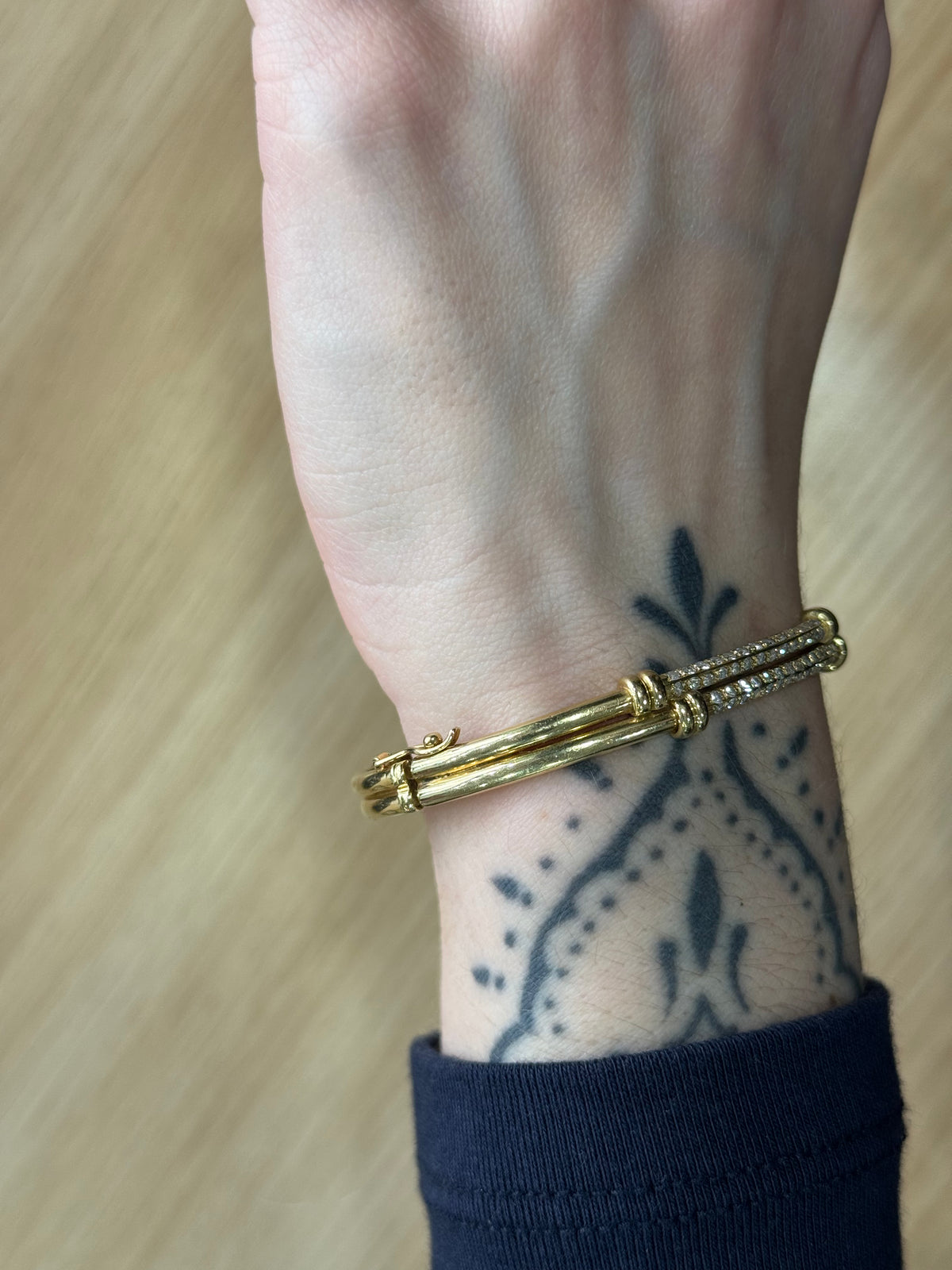 Bracelet jonc vintage en or 18 carats et diamants – Joaillerie seconde main Argor Colmar