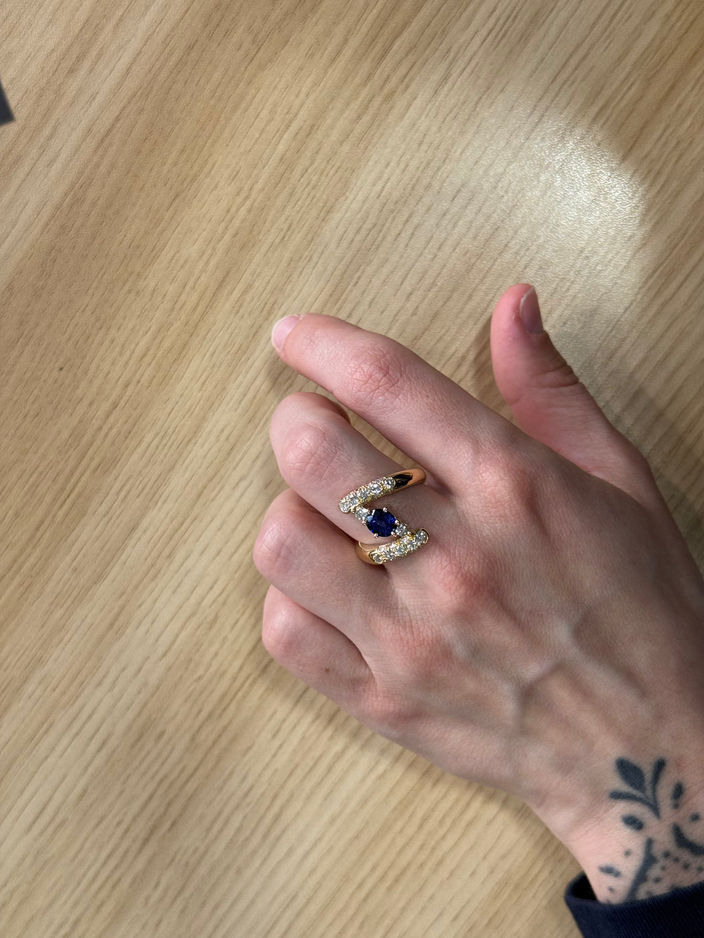 Bague serpenti or jaune, saphir et diamants - Argor Colmar