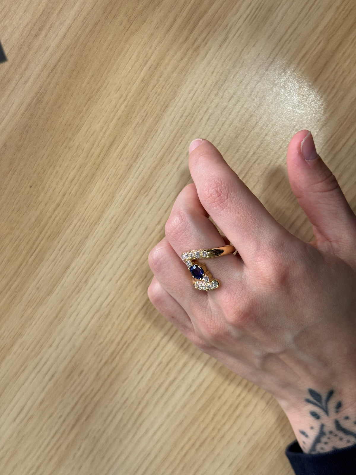 Bague serpenti or jaune, saphir et diamants - Argor Colmar