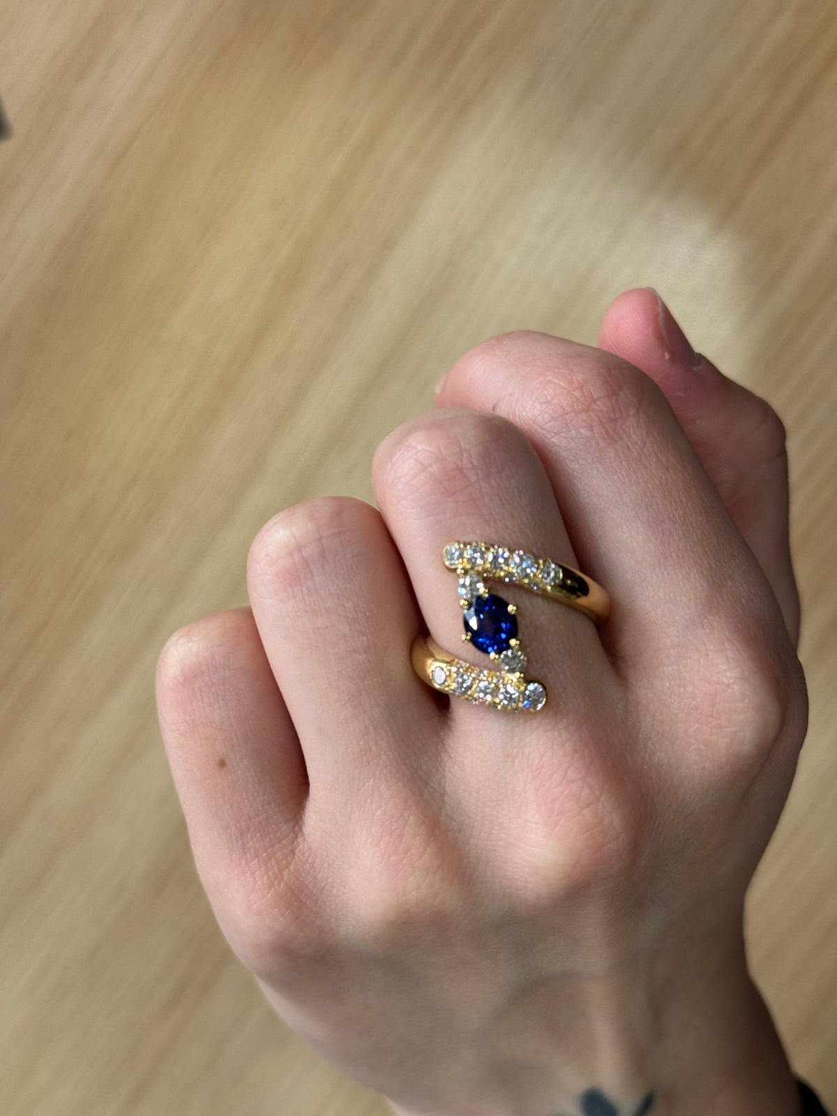 Bague serpenti or jaune, saphir et diamants - Argor Colmar
