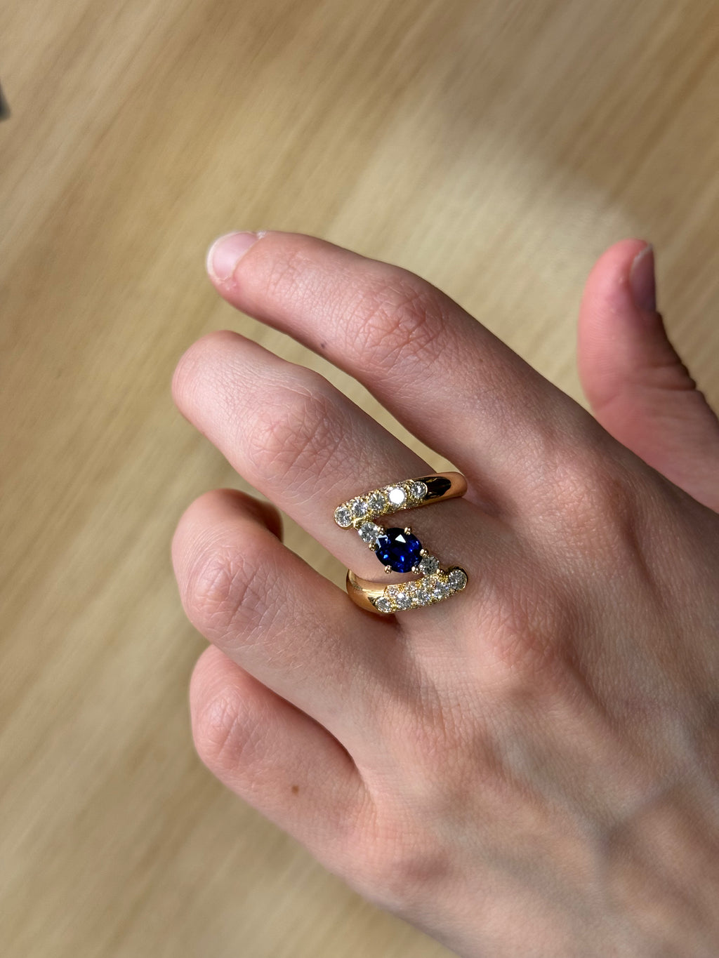 Bague serpenti or jaune, saphir et diamants - Argor Colmar