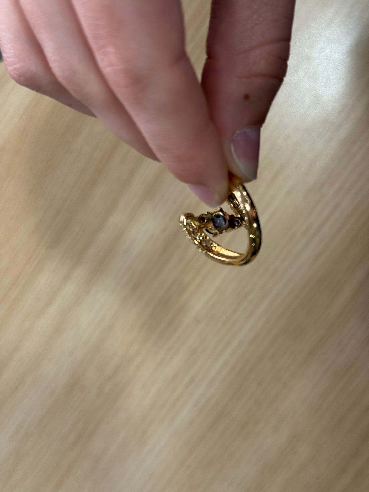 Bague serpenti or jaune, saphir et diamants - Argor Colmar