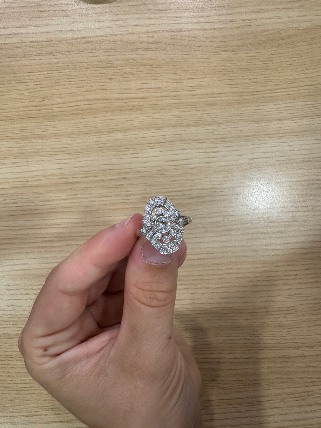 Bague art déco or blanc 750 et diamants vintage de seconde main