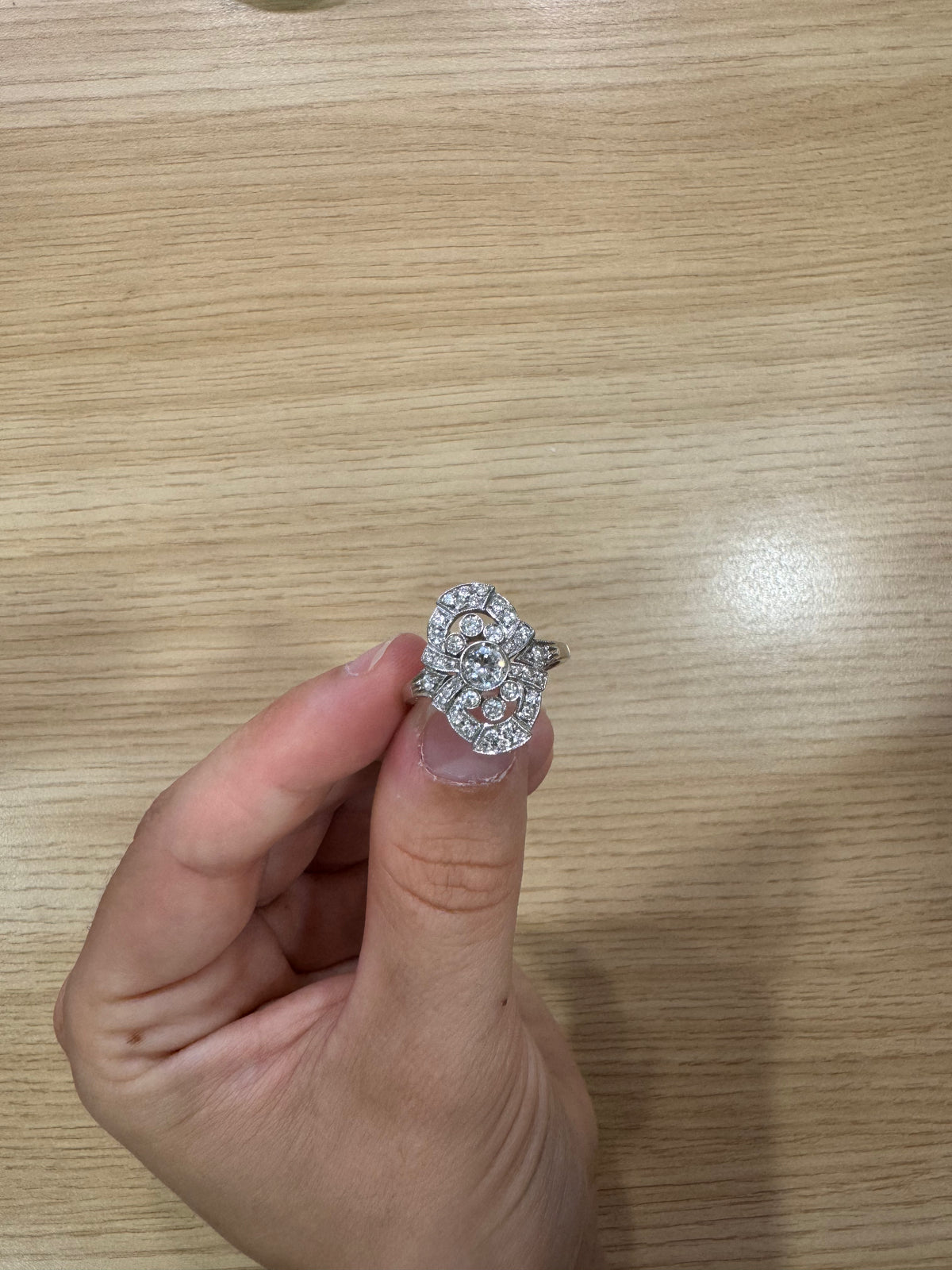 Bague art déco or blanc 750 et diamants vintage de seconde main