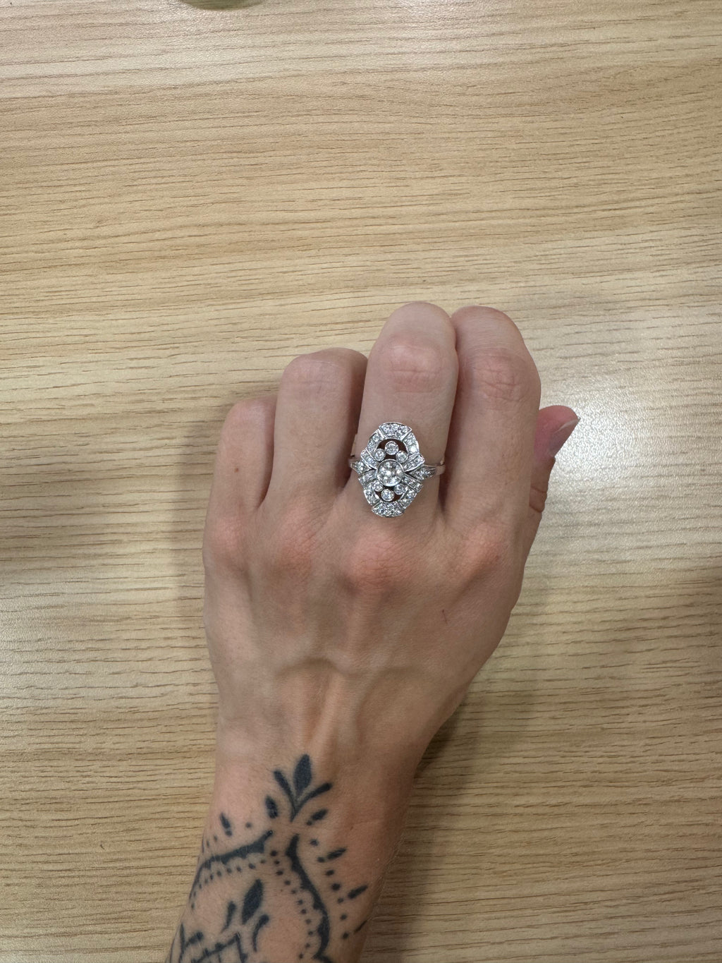 Bague art déco or blanc 750 et diamants vintage de seconde main