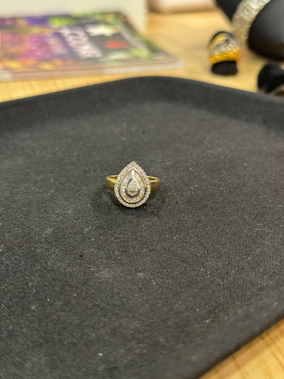Bague poire en or jaune et diamants - Seconde main