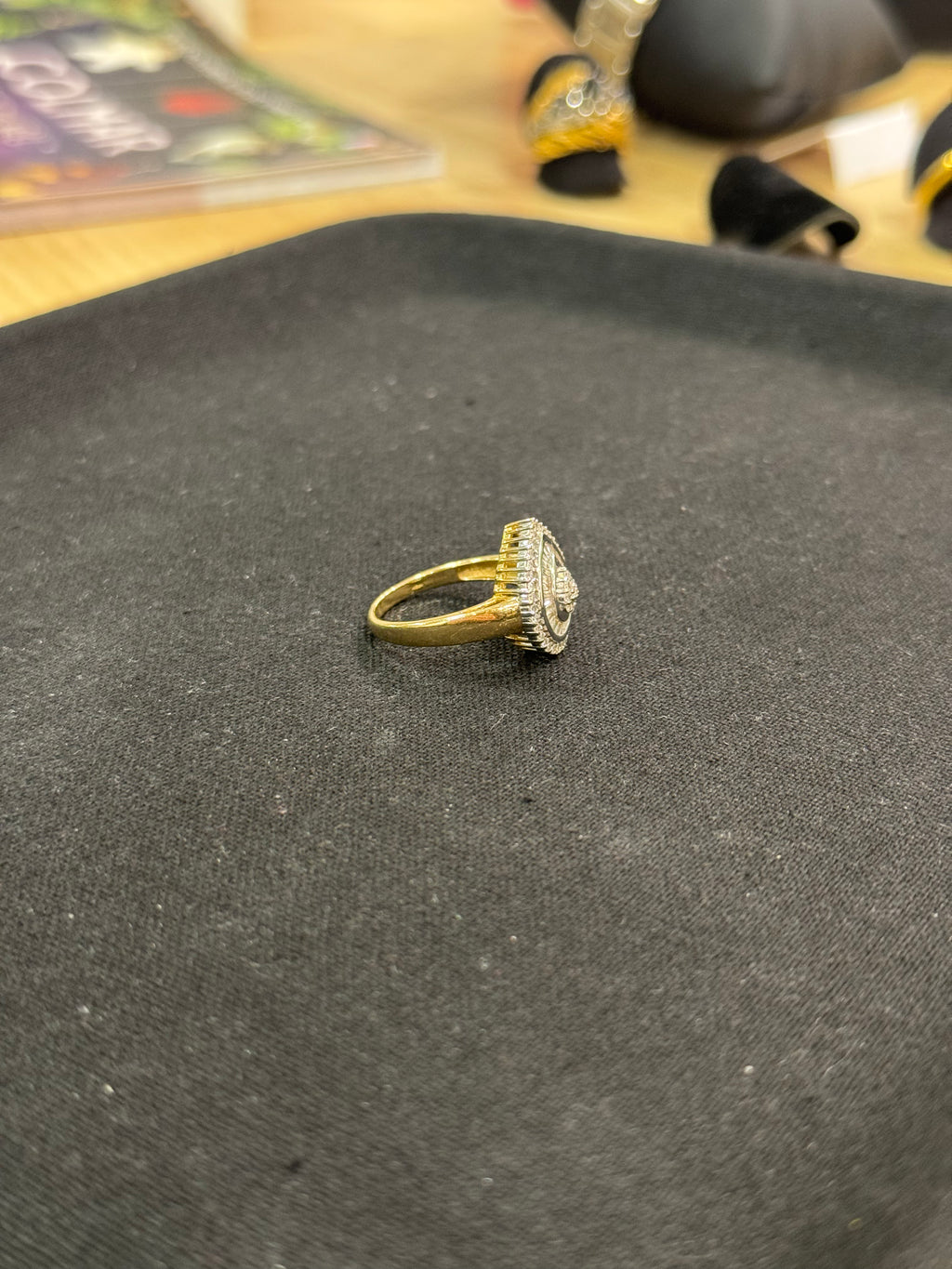 Bague poire en or jaune et diamants - Seconde main