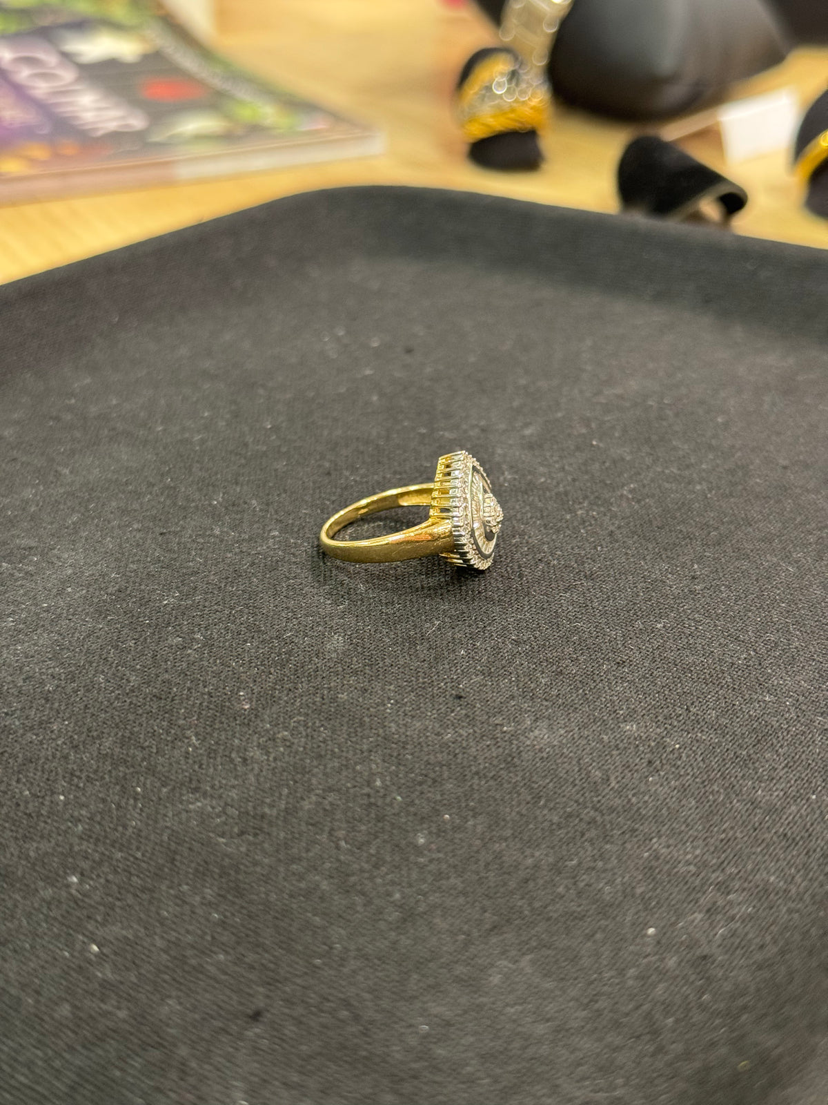 Bague poire en or jaune et diamants - Seconde main