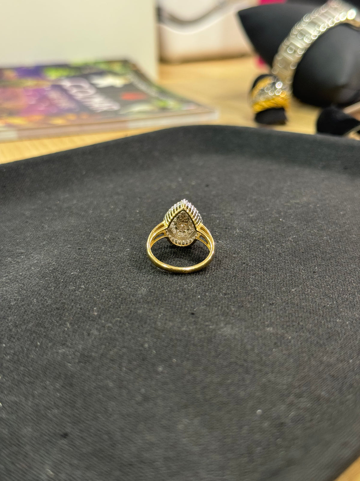 Bague poire en or jaune et diamants - Seconde main
